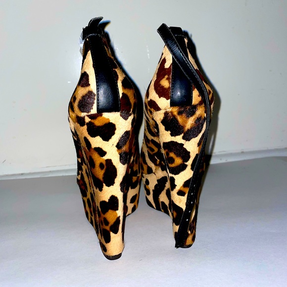 NEW Jessica Simpson Leopard print wedges - Picture 2 of 4